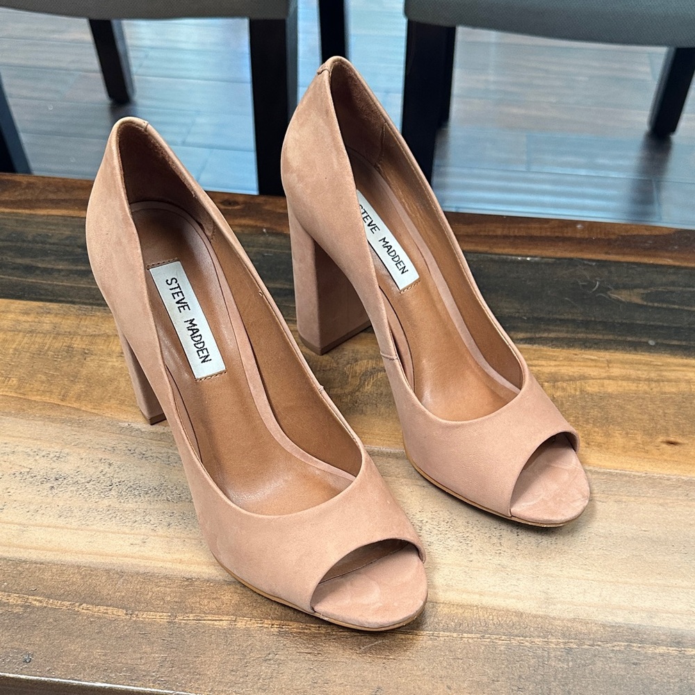 Steve Madden Women's Shaunaa Nude Nubuck Peep Toe Heels